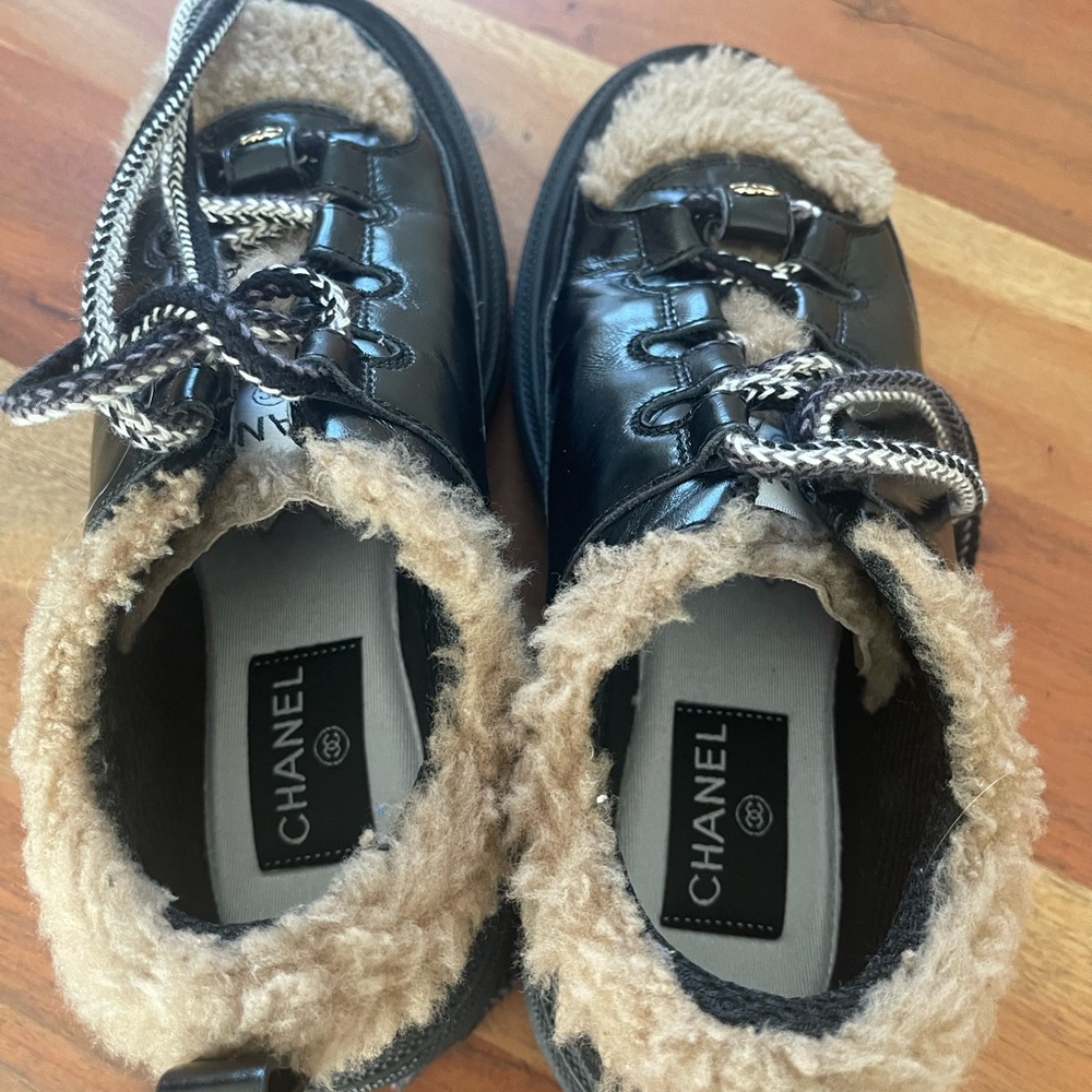 CHANEL Black and Brown Shearling Sneakers - Picture 3 of 7